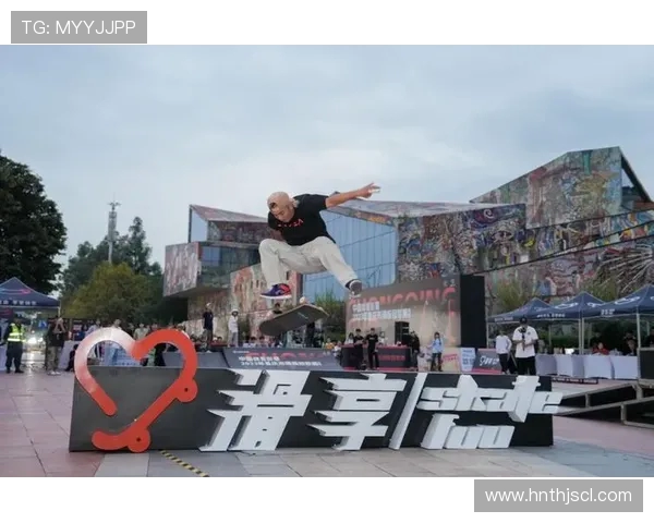 重庆滑板队边路渗透战术解析与实战应用探讨