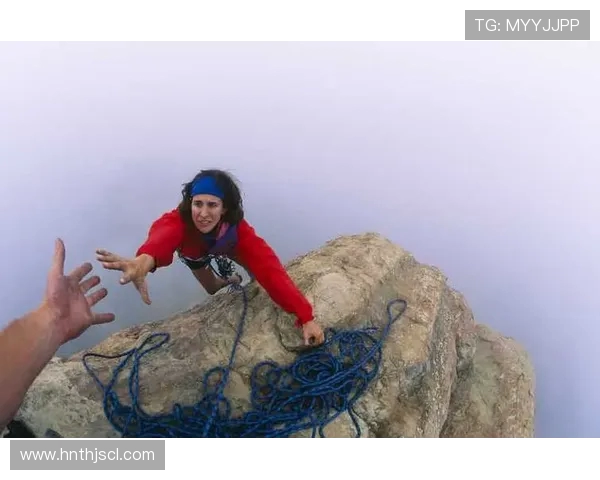 重庆极限运动队在世界攀岩锦标赛中以54分领先积分榜,展现强大实力